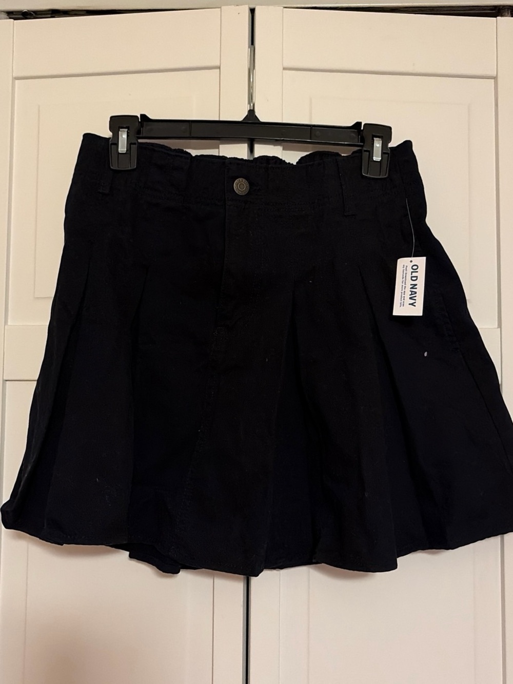 Old Navy Black Pleated Skort